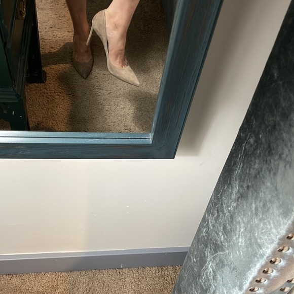 Stuart Weitzman Heels in Black and Tan - Picture 13 of 16